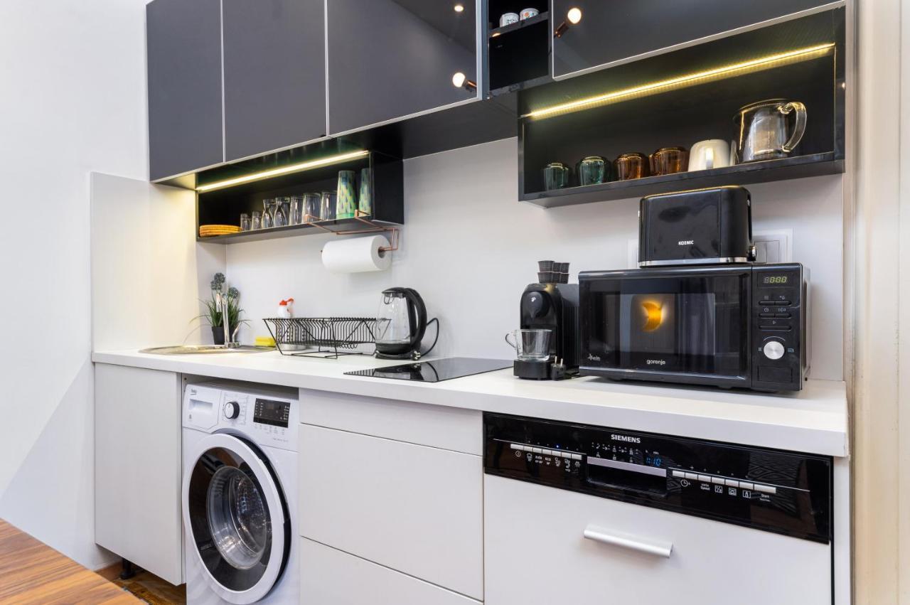 Economy Downtown Design Apartments - Free Parking - Balcony - Super Puplic Transport - Ac 부다페스트 외부 사진